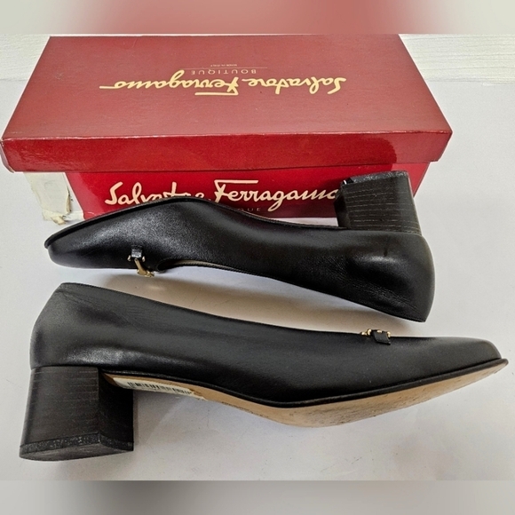 Salvatore Ferragamo Charade Vintage Calf Leather Heels in Black and Gold Sz 9.5 - Picture 11 of 13